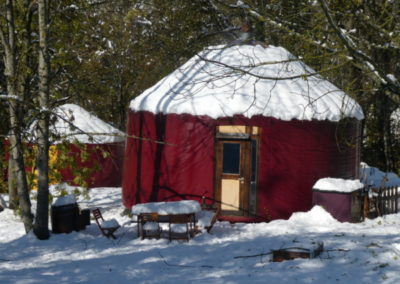 habitat léger en bois, arrière plan yourte habitable de 5m