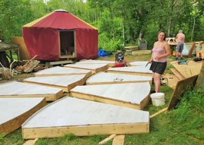 huile dure teinté blanc pour un plancher de yourte habitable