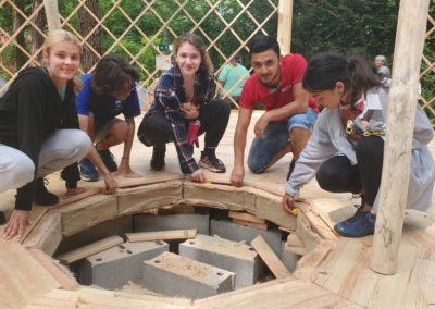 groupe sur le plancher de yourte